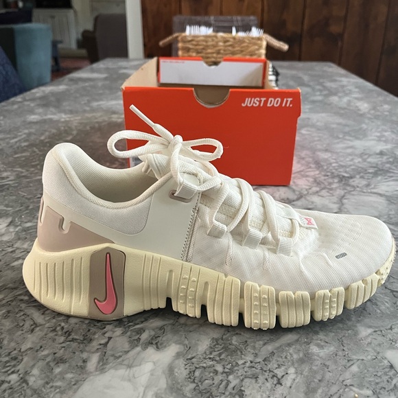 Women’s Nike Free Metcon 5 size 9 1/2 - Picture 4 of 8